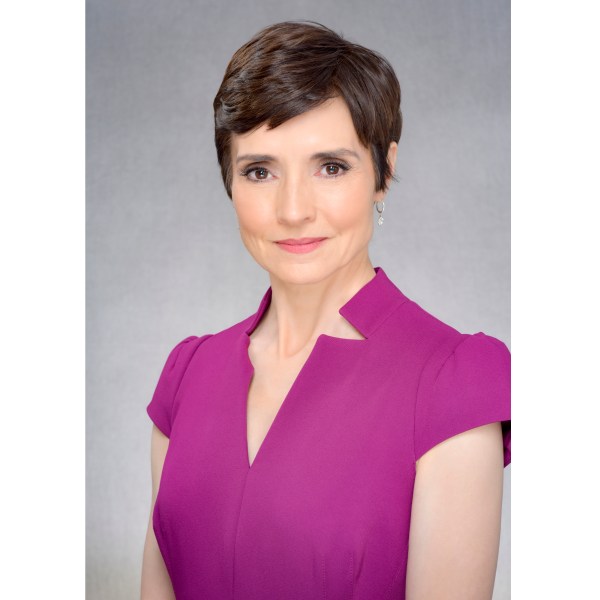 This image provided by CBS News shows reporter Catherine Herridge. In a case with potentially far-reaching press freedom implications, a federal judge in Washington is weighing whether to hold in contempt Herridge, a veteran journalist who has refused to identify her sources for stories about a Chinese American scientist who was investigated by the FBI but never charged. The judge previously ordered the former Fox News reporter to be interviewed under oath about her sources for a series of stories about Yanping Chen. (John Paul Filo/CBS News via AP)