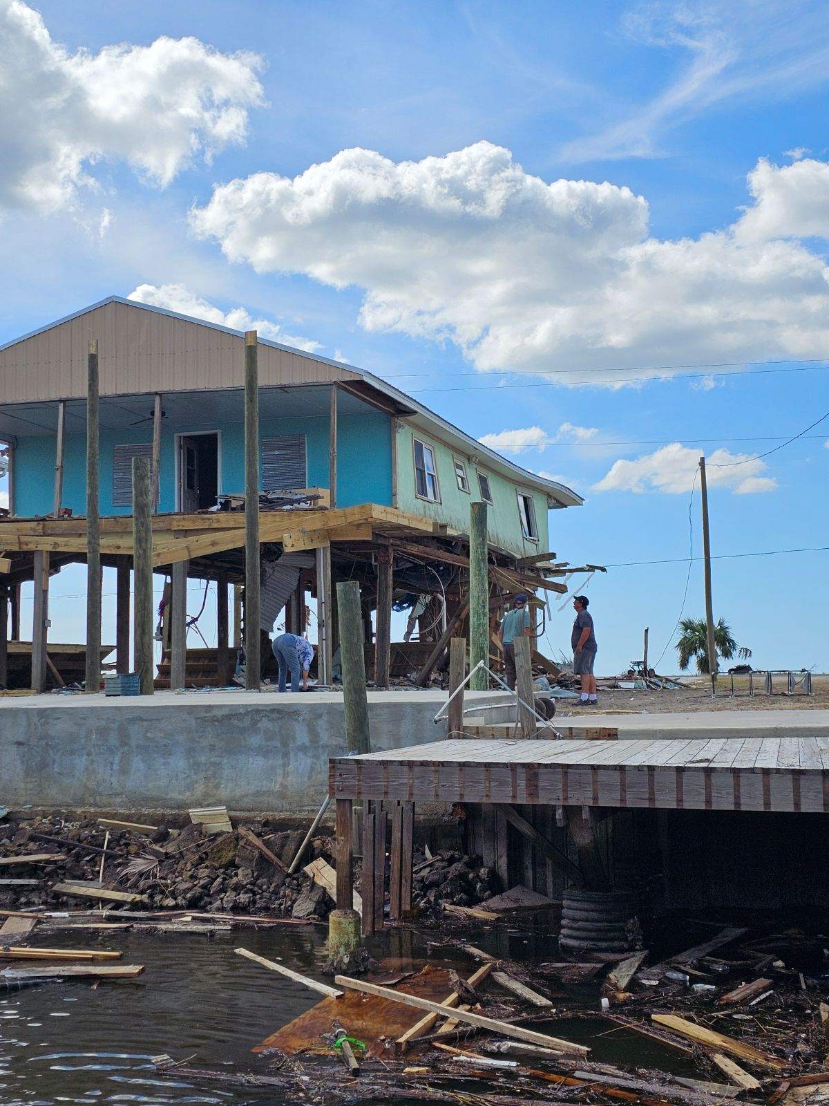 Joel Baldree, who had planned to buy a home in the area before the storm hit, decided to search for salvageable items among the wreckage. His efforts led to the reunion of Army veteran Bill Collins with irreplaceable military memorabilia.