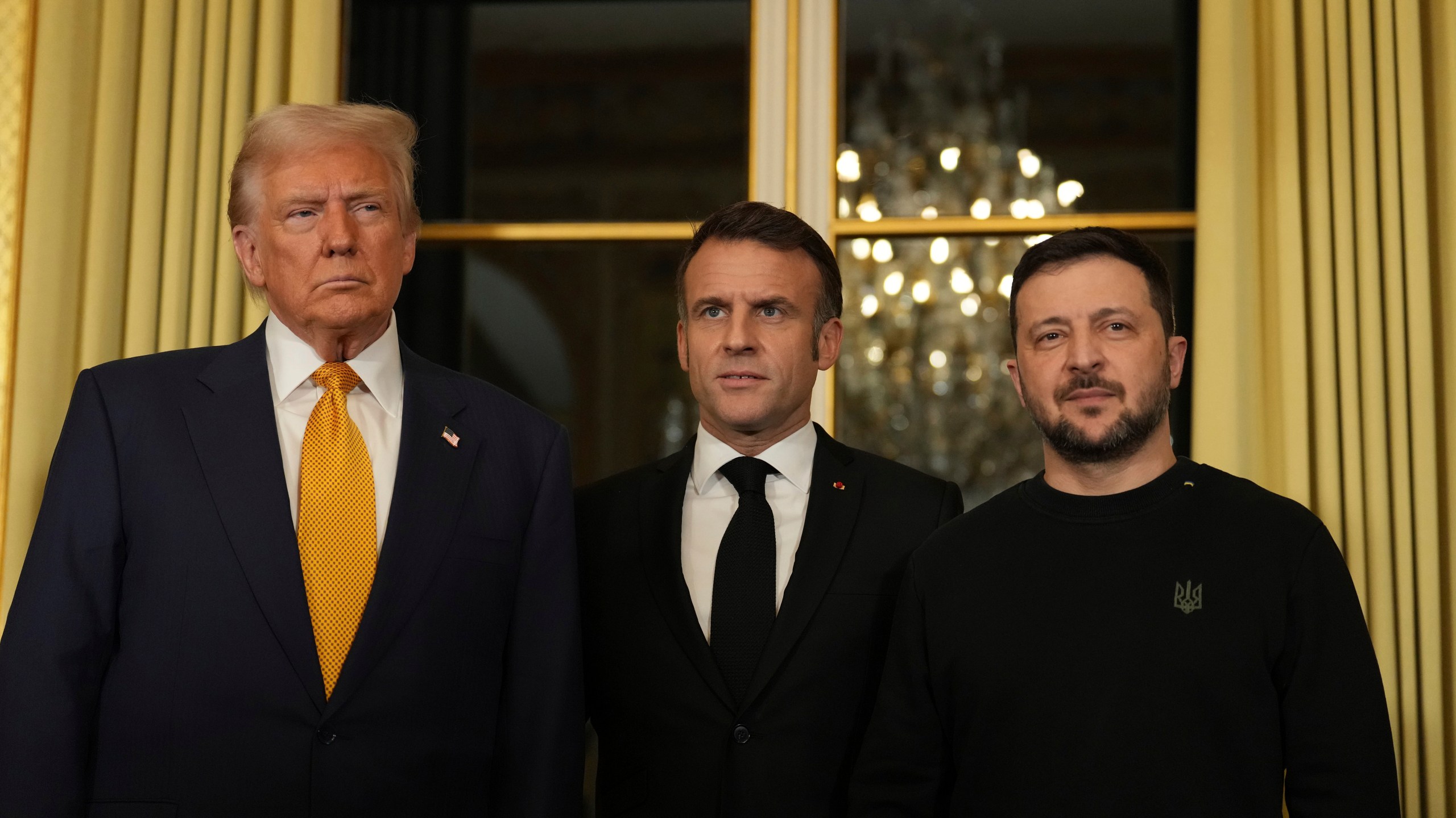 French President Emmanuel Macron, center, poses with President-elect Donald Trump, left, and Ukraine's President Volodymyr Zelenskyy at the Elysee Palace, Saturday, Dec. 7, 2024 in Paris. (AP Photo/Aurelien Morissard)