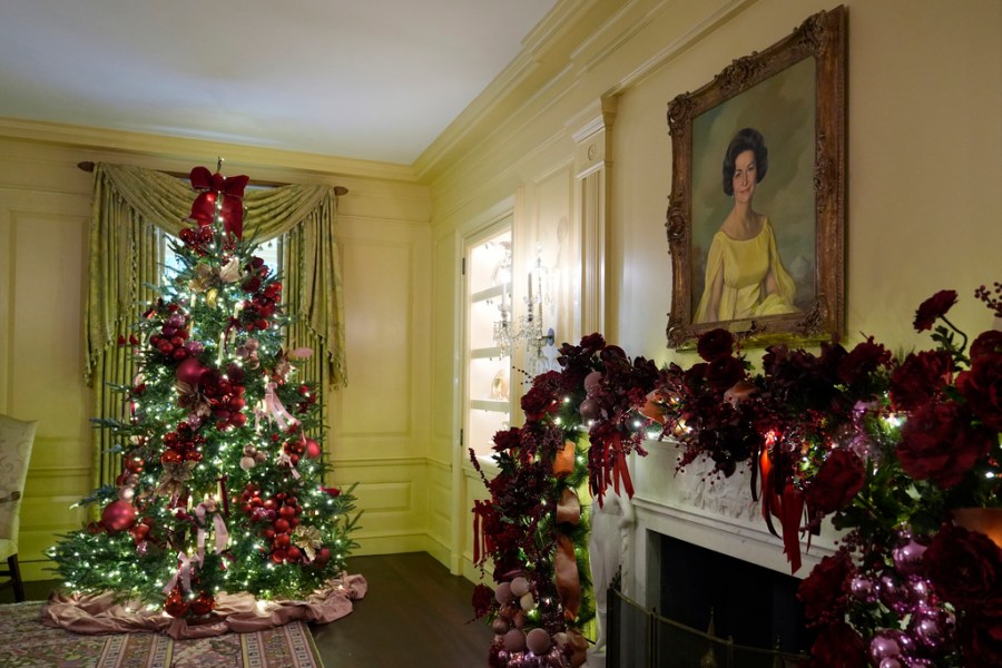 White House Christmas Decorations 2024