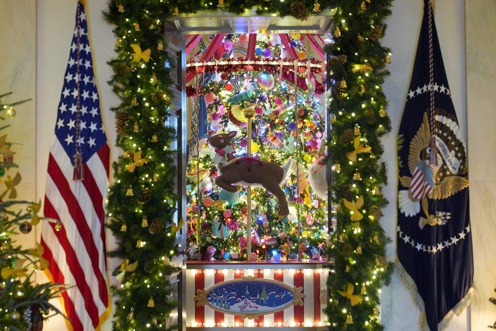 White House Christmas Decorations 2024