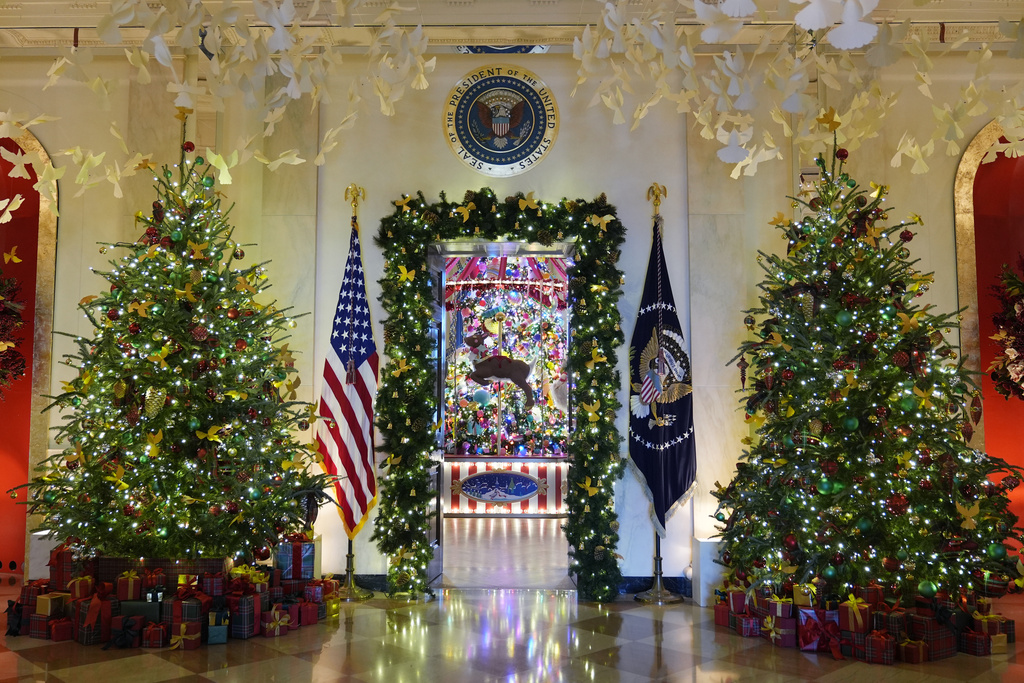 White House Christmas Decorations 2024