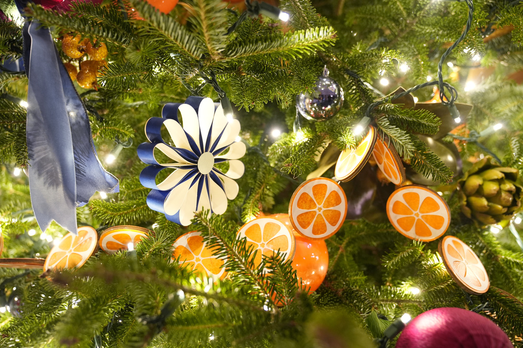 White House Christmas Decorations 2024